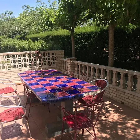 Villa Casa Cesar Martinell 1 *