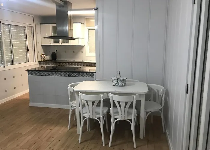 Villa Casa Cesar Martinell 1 *