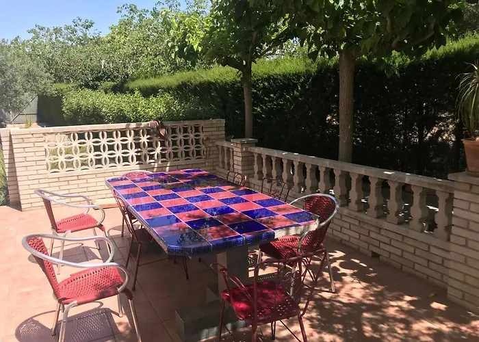 Villa Casa Cesar Martinell 1 *